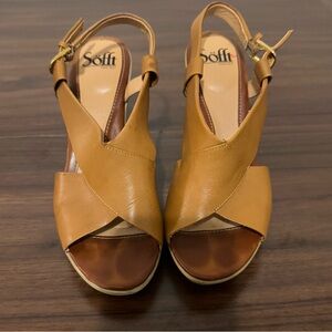 Sofft women’s tan open toe leather heeled sandals size 7